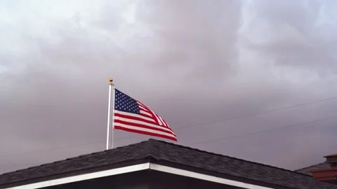 Flag Blowing in Wind on Cloudy Day Rooftop California Static Shot Vídeo Stock 267628989