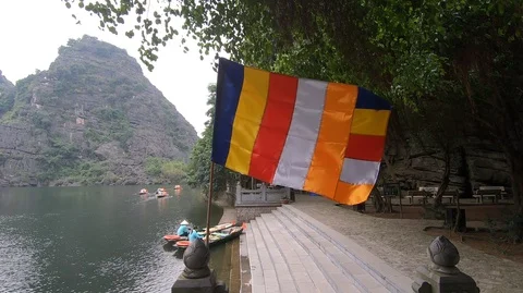 Flag of Buddhism waving on the wind 스톡 동영상 127513569