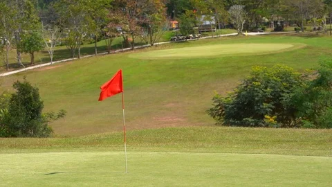 Flag golf in golf course, beautiful fair way and layout Vidéo 120939709