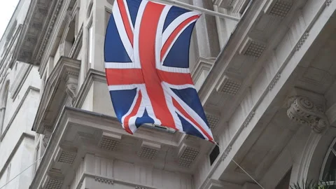 Flag of the Great Britain hanging off the wall of a historic building. Video stock 200786286
