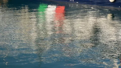 The flag of Italy reflected in the sea 库存影片 196294945