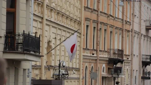 Flag of Japan on the building, red circle on a white canvas Vídeos de archivo 160152003