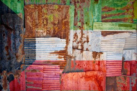 Flag of Kuwait on rusty corrugated iron sheets forming a wall or a fence Illustrazione stock