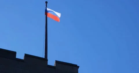 The flag of Russia is fluttering in the wind on a flagpole on the fortress Video stock 220508569
