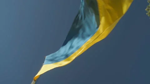 The flag of Ukraine, a silk flag flies against the background of the night sky Stock-Footage 190406764