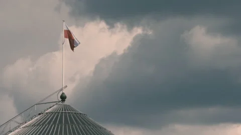 The flag waving in the wind on the top of the polish parliament 스톡 동영상 124876770