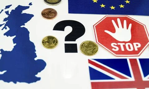 Flagge der EU und Landkarte und Flagge von Grossbritannien mit Fragezeiche... Stock Photos