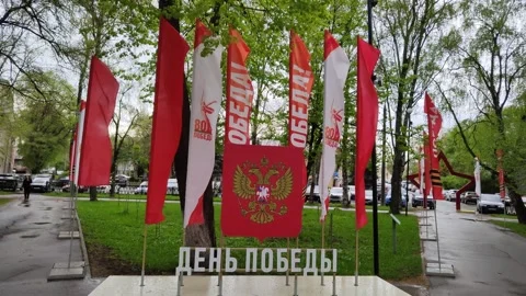 Flagpole with flags dedicated to 80th anniversary of Victory in Great Patriotic Vidéo 313150481