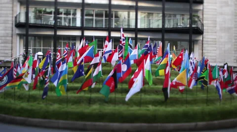 Flags of all nations flying outside London building Vídeo Stock 32933713