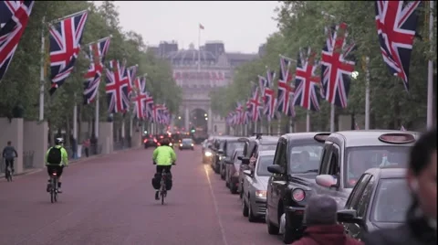 Flags along The Mall in London Видео 5036071