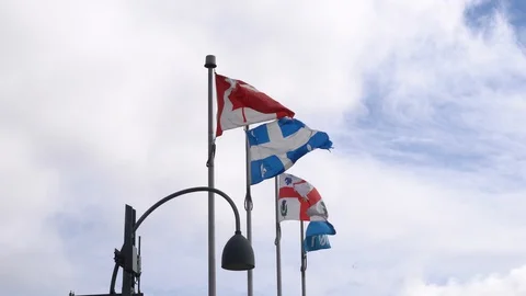 The flags of Quebec, Canada, Montreal, Old Port Vídeos de archivo 128916173