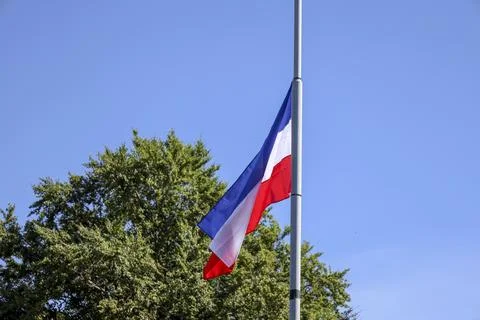 Flags upside down in Wezep and Oldebroek with protest farmers signs Foto stock