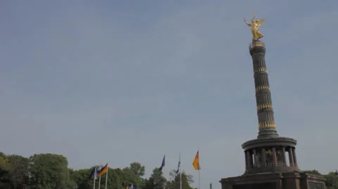 Flags waving next to Victory column (1) Видео 50096726