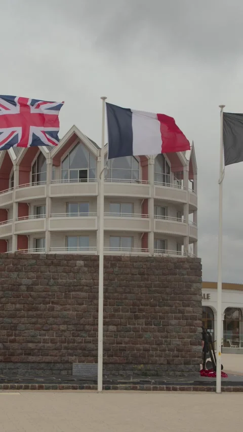 Flags Waving at Seaside Memorial in Dunkirk, France 動画素材 321438398