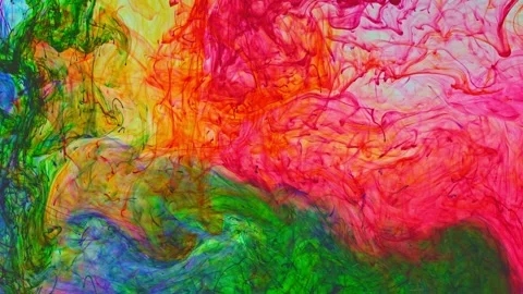 .The flakes of various colored powder dissolved in water migrated together. Vidéo 247019989