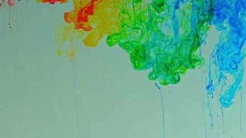 .The flakes of various colored powder dissolved in water migrated together. Vidéo 247020086