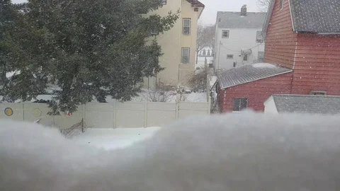 Flakey snow, view from window of backyard 库存影片 87098411