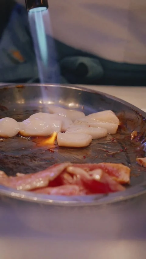 Flambeing squid slices with eel sauce – 4K vertical Stock Footage 315565013