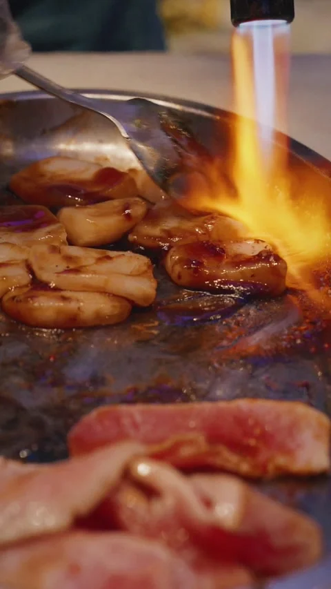 Flambeing squid slices with eel sauce – 4K vertical Stock Footage 315565033