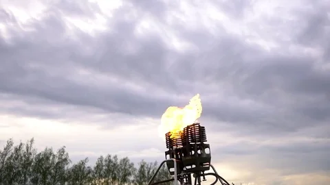 Flame on burner of air balloon. Preparing for ballooning. Handheld shot Stockbeeldmateriaal 80129991