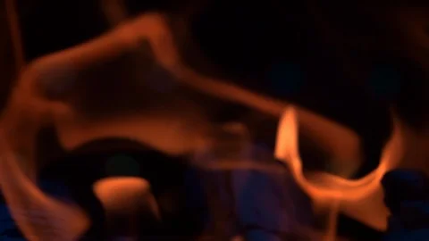 Flame entertainment at night. Spectacular fire. 库存影片 116728124