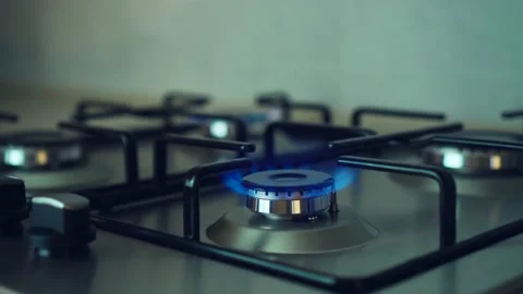Flame of kitchen burner on stove and blue gas fire goes out due to termination Video stock 209565629