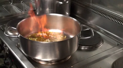 Flame on a professional cooking pan Stock-Footage 39773583