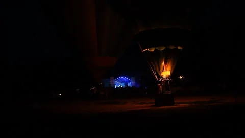 Flame rising and inflating hot air balloon Stock Footage 158451354