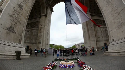The flame of the unknown soldier under the Arc de Triomphe in Paris, France Stockbeeldmateriaal 29170468