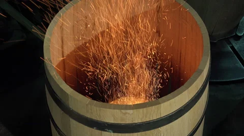 Flames crackle in a barrel Video stock 56918772