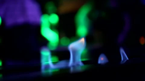 The flames in electric fireplace close-up. Interior. Vidéo 153771991