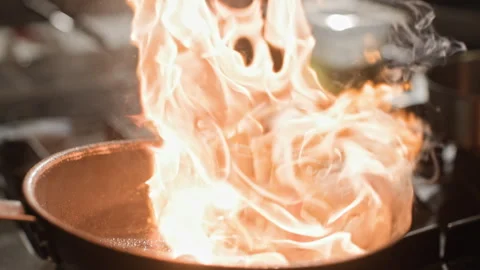 Flames Engulfing a Pot on a Stove Vidéo 262185986