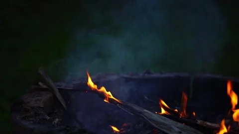Flames in a leaf burner in a garden to make organic fertilizer from burning. Video stock 301776821