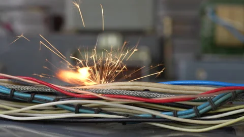 Flames, sparks, smoke between electrical cables. Short circuit in twisted wires Stock-Footage 272770336