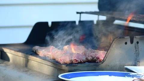Flaming burgers 스톡 동영상 278266630