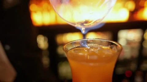 Flaming Cockltail Pour 動画素材 165306339
