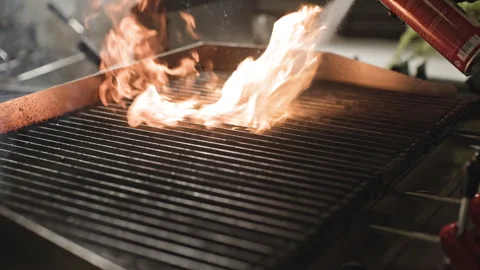 Flaming Grill With Sizzling Flames Vidéo 262178957
