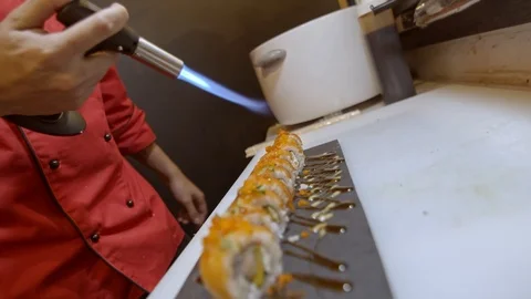 Flaming some sushi 库存影片 111290149