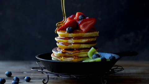 Flapjacks (pancakes) with berries and continuous syrup drizzle 動画素材 132496444