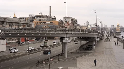 Flare effect. Slow motion. City traffic. Stock Footage 127485244