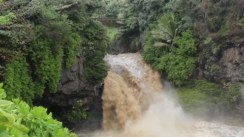 Flash flood on the Seven Sacred Pool Vídeo Stock 107829462