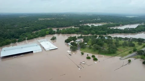 Flash floods in Texas trigger evacuations and leave at least one dead, Washingto 库存影片 339815229
