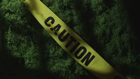 Flashing blue light on yellow caution tape in foggy atmosphere Stock-Footage 342520478