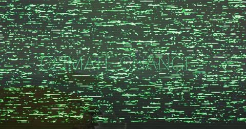 Flashing centered glitched screen showing faint FEMALE GIANT text on monitor Illustrazione stock