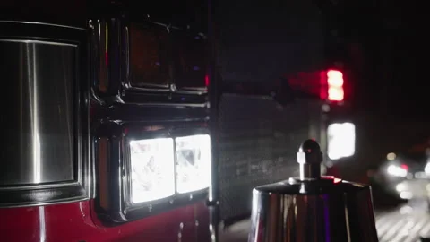 Flashing Red Warning Light Beside Fire Engine Headlights at Night Vídeo Stock 343883098