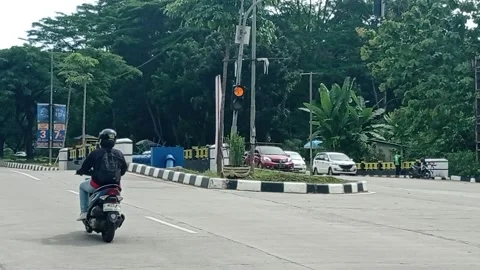 Flashing traffic light Stock Footage 221541243