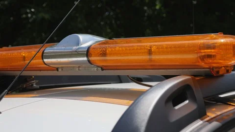 Flashing yellow warning lightbar at the security car Vidéo 92311927