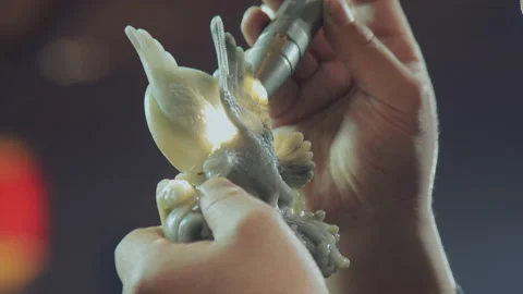 The flashlight illuminates the jade to check the impurities inside，China Stock Footage 140766363