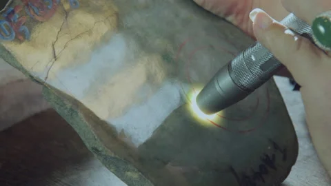 The flashlight illuminates the jade to check the impurities inside，China Stock Footage 140804373