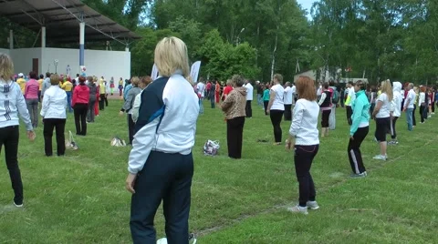 Flashmob. People and charging - 2 (inhalation and exhalation, walking on the Stock Footage 52433426